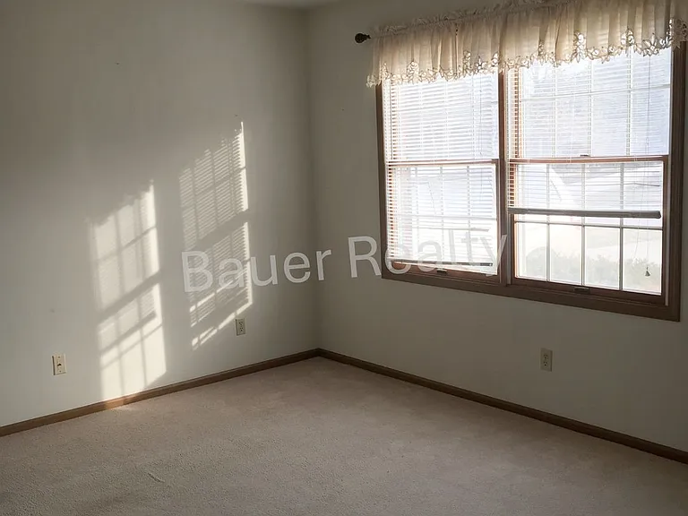 1255 Hillcrest Dr — Photo 7