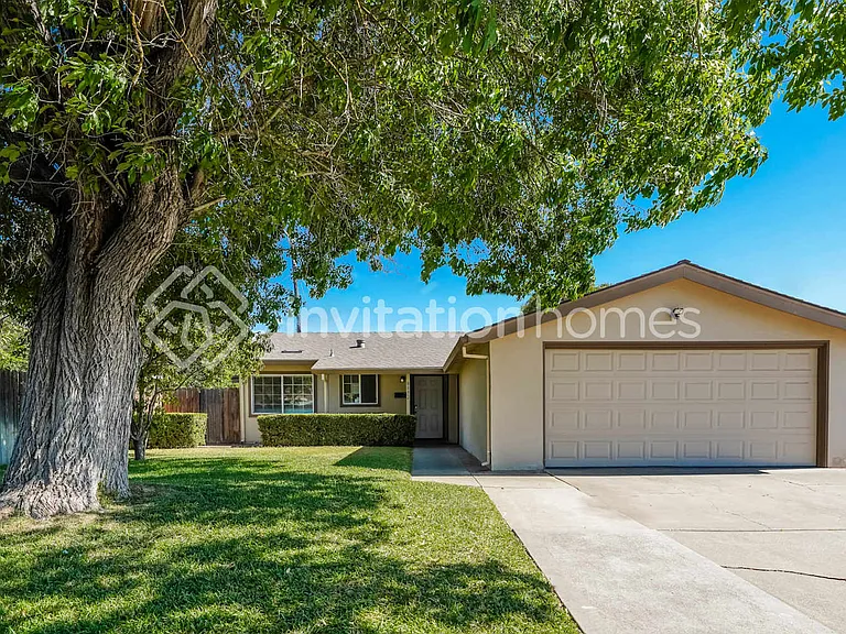 8892 Kelsey Dr — Photo 1