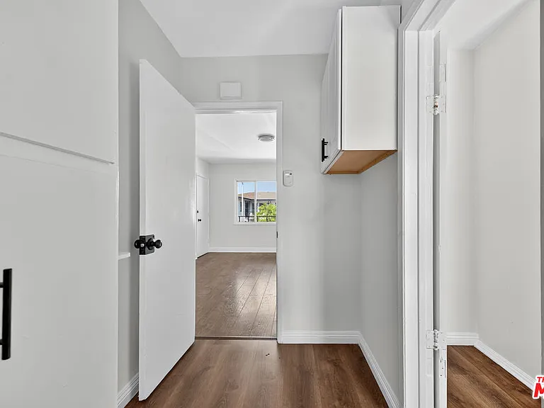 4777 San Vicente Blvd #8 — Photo 2