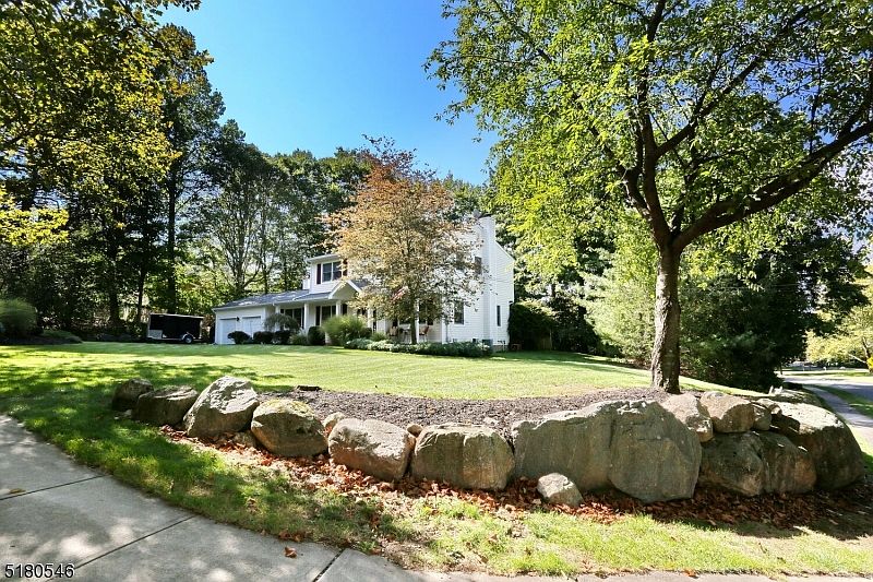 1st image of 72 Algonquin Trl