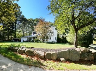 72 Algonquin Trl, Oakland, NJ 07436