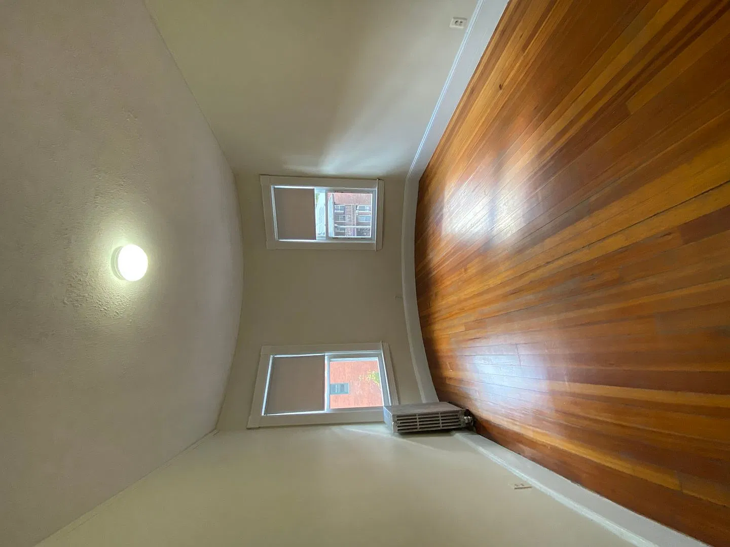 Charming 2.5 Bedroom-No Broker Fee — Photo 3