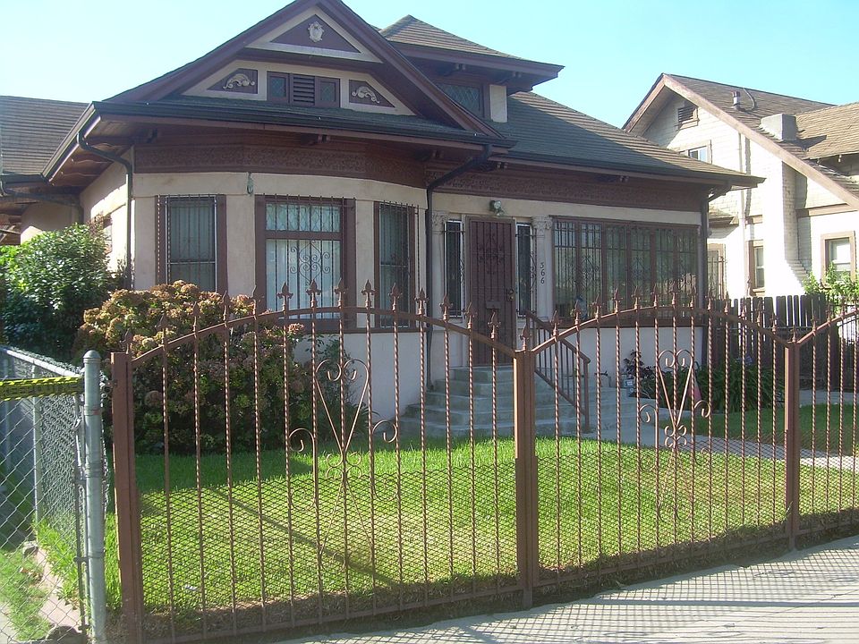 1st image of 366 W 47th Pl