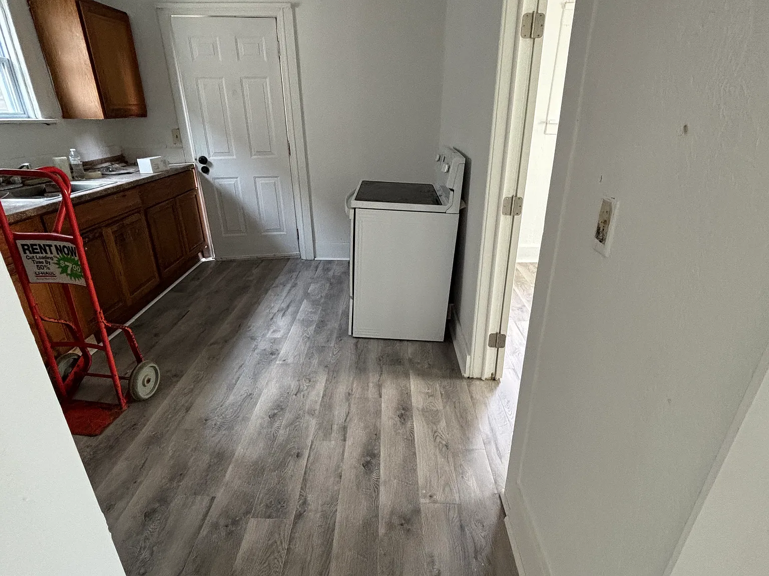 4 bed, 910 sqft, $1,498 — Photo 2