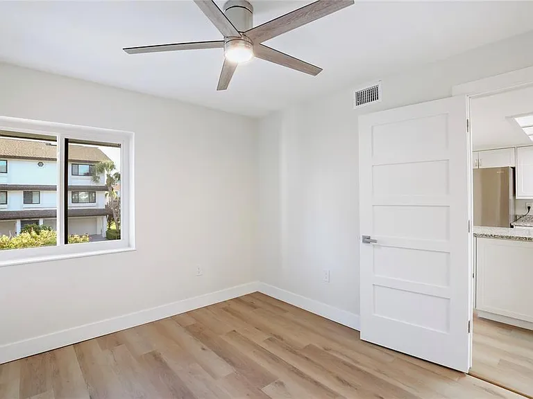 150 Marina Del Rey Ct — Photo 12