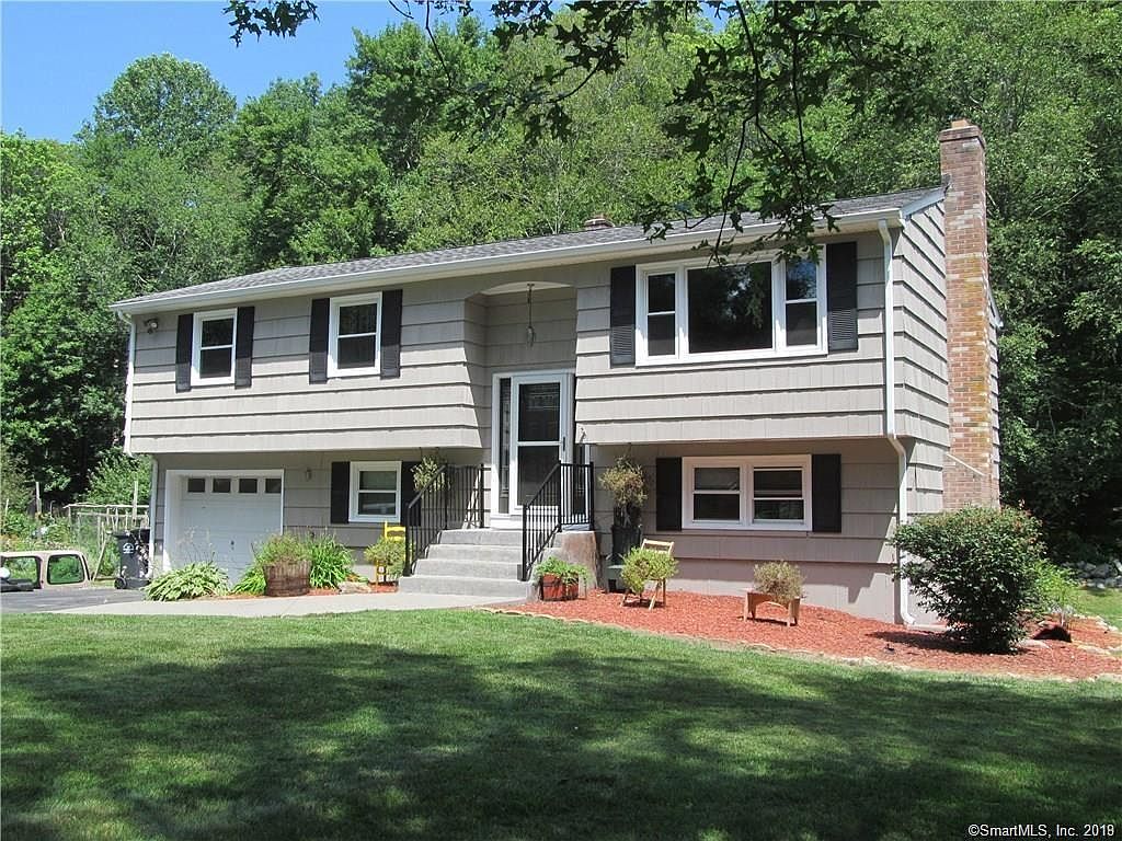 27 Pheasant Run Dr, Gales Ferry, CT 06335 | Zillow