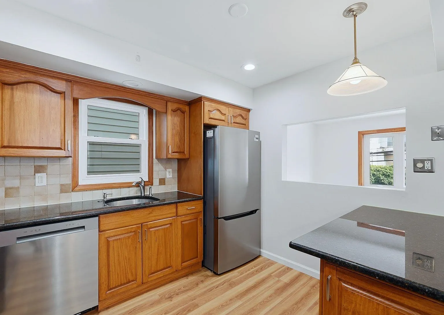 3 bed, 2.0 bath, $3,200 — Photo 3