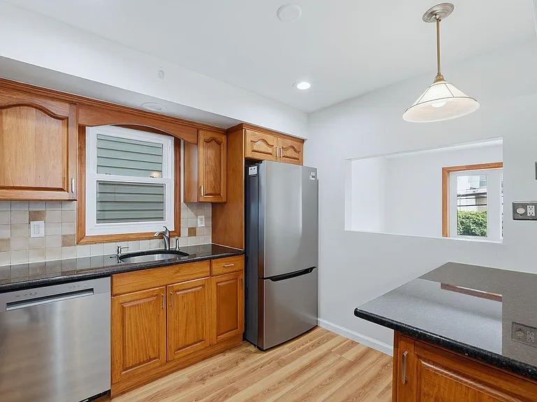 1151 51st St — Photo 3