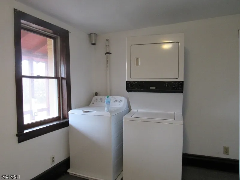 2 bed, 1.5 bath, $1,795 — Photo 2