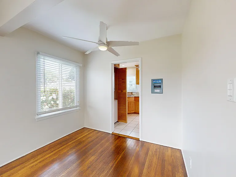 1502 N Hollywood Way #A — Photo 6