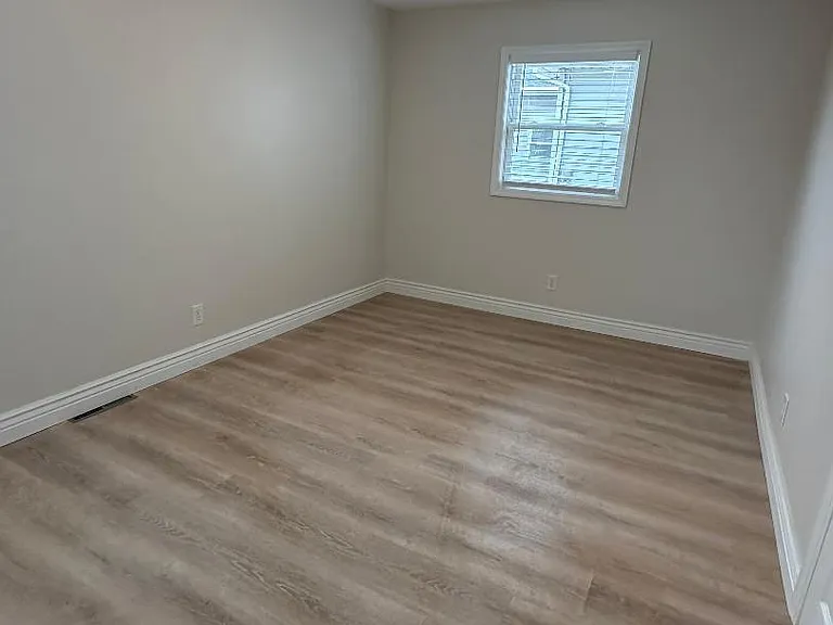126 E North St — Photo 18
