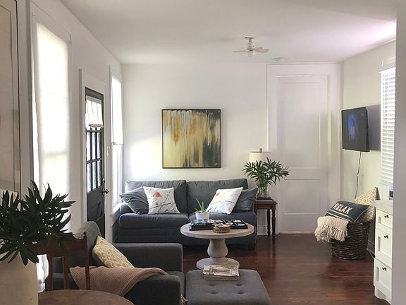 Quaint comfy living room that's open to kitchen