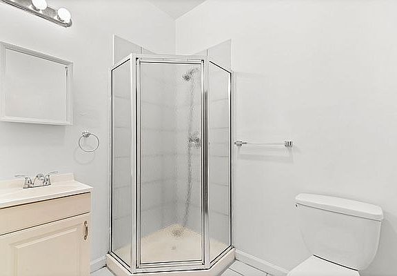 5th image of 759 Putnam Ave APT 3R