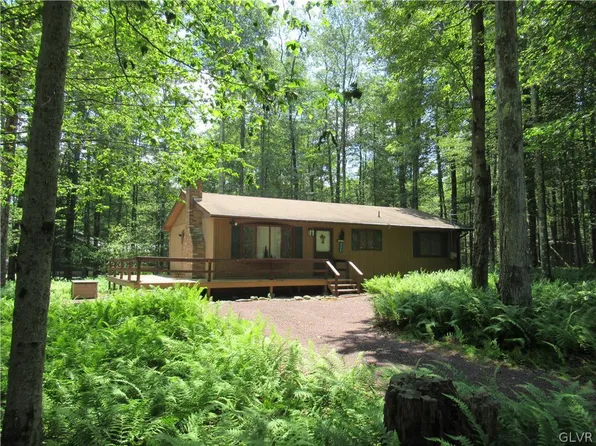 132 Maxatawny Dr, Pocono Lake, PA 18347