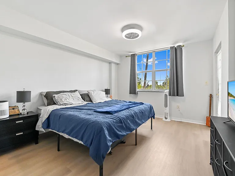 1801 N Flagler Dr #308 — Photo 8