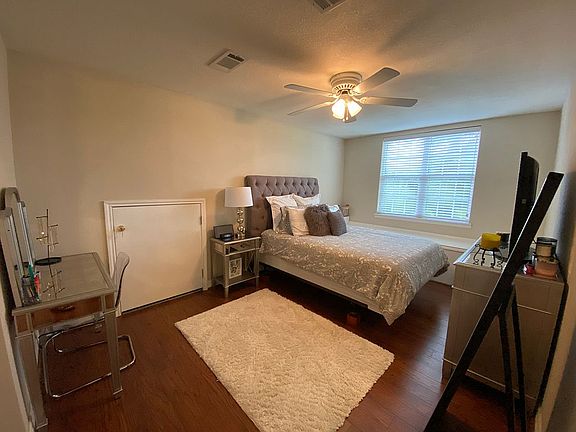 3rd image of 6547 Foxtrot Dr