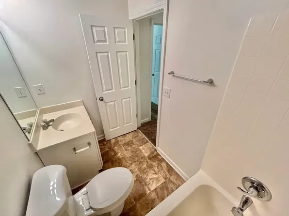 6528 Mallard Cove Ln, Flowery Branch, GA 30542