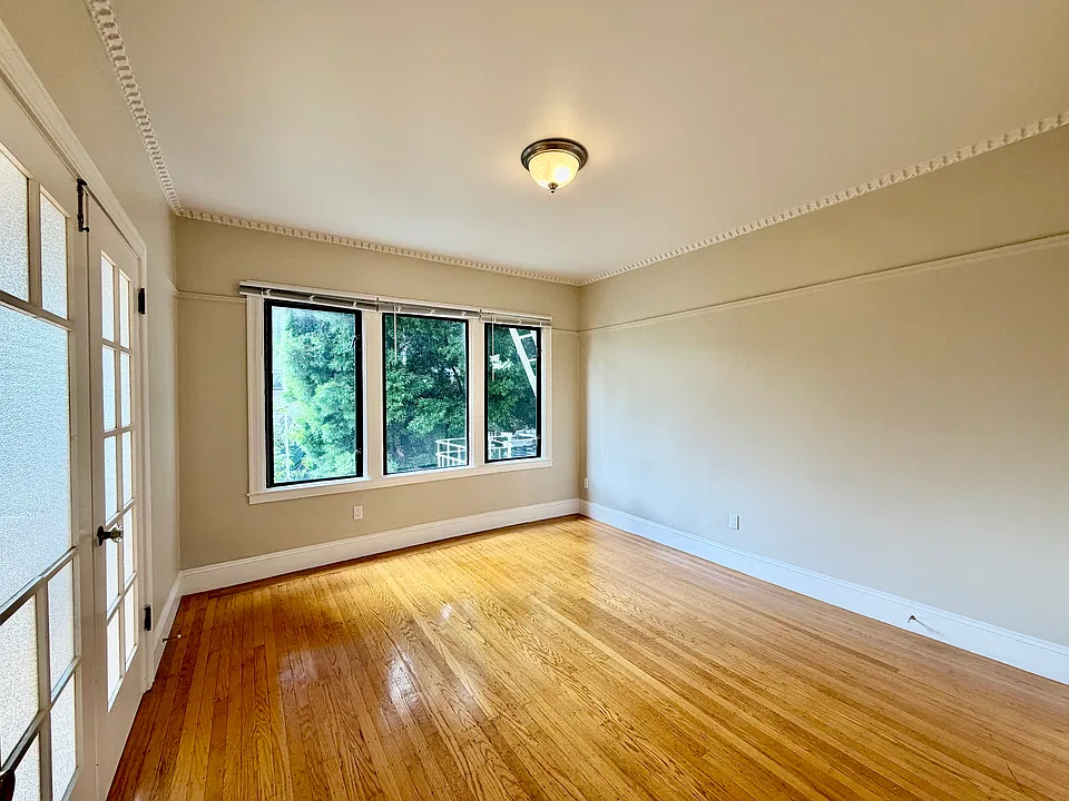 35 Brosnan St #4