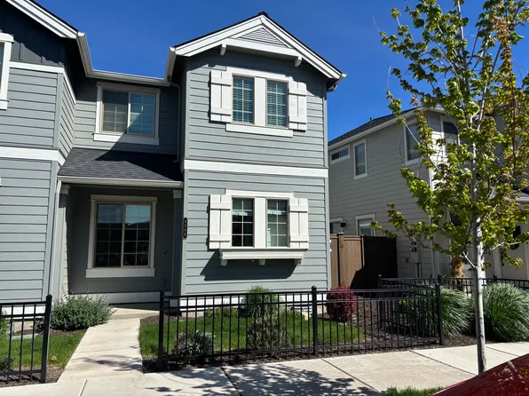 4588 SW 37th St, Redmond, OR 97756