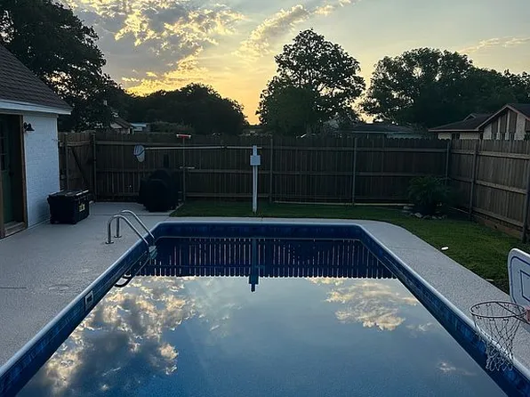 206 Donna Dr, Anahuac, TX 77514