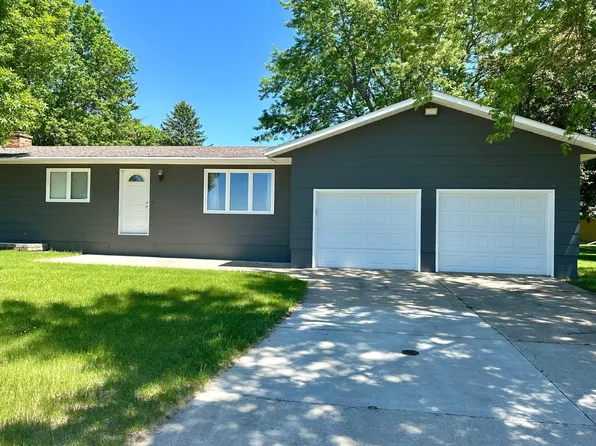 1875 9th Ave, Windom, MN 56101