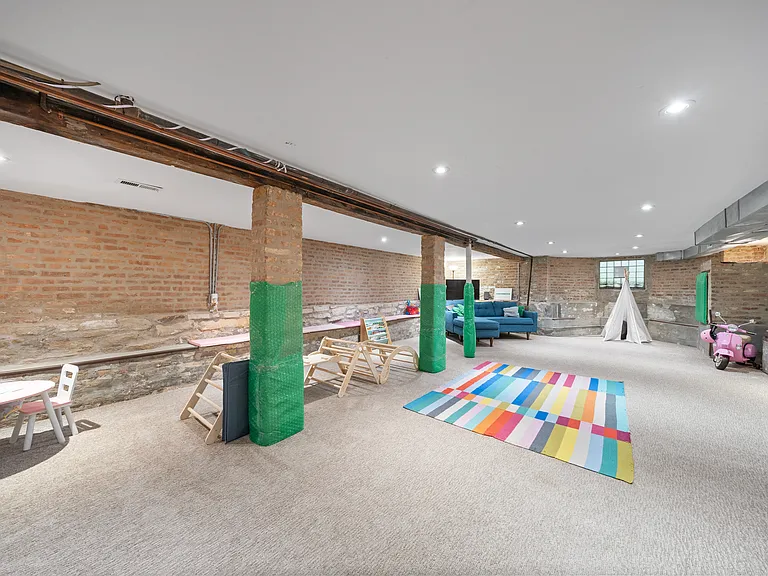 2110 N Dayton St — Photo 27