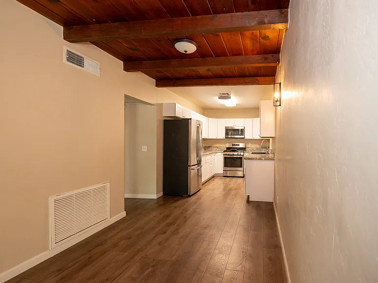 2217 E Silver St — Photo 3