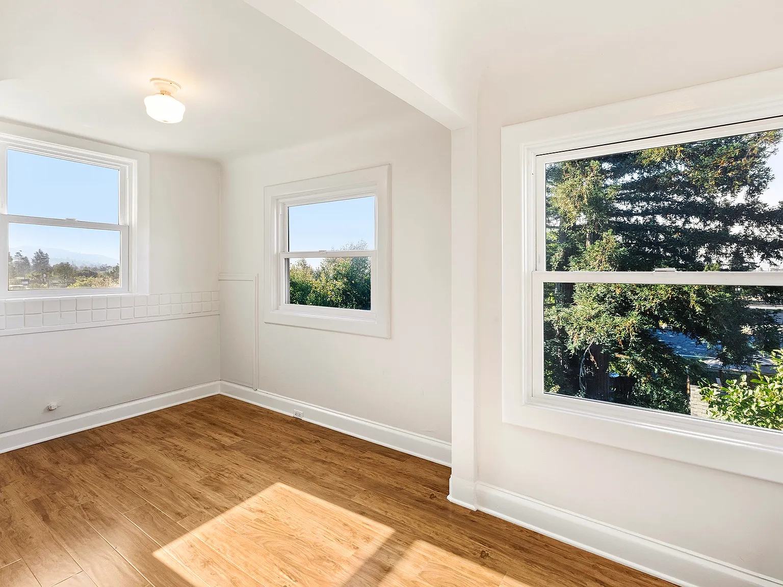 4 bed, 2200 sqft, $5,995 — Photo 4