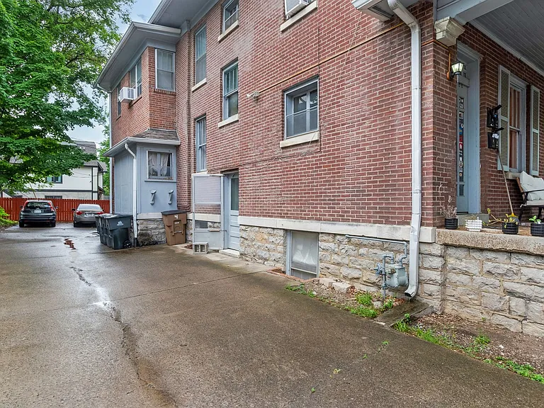 Abh - 2111 A/B/C/D Belmont — Photo 23