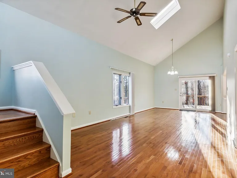 1232 Lakeview Dr — Photo 3