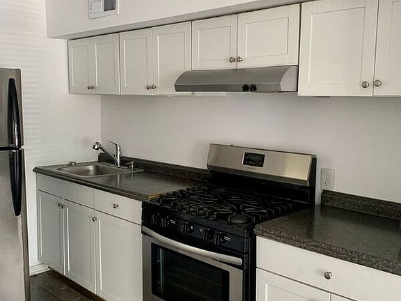 3rd image of 3216 O St APT 1