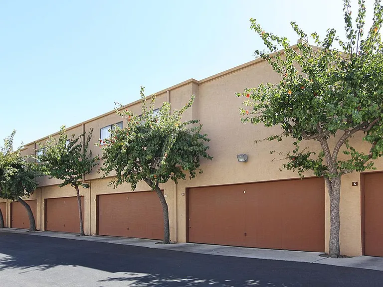 Mesa Pines Apartments — Photo 12
