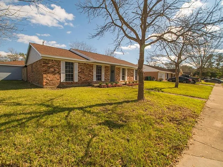 8503 Braes River Dr — Photo 2