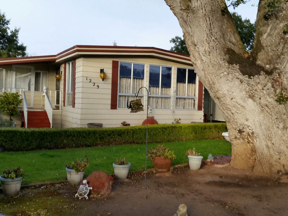 Double wide mobile front.