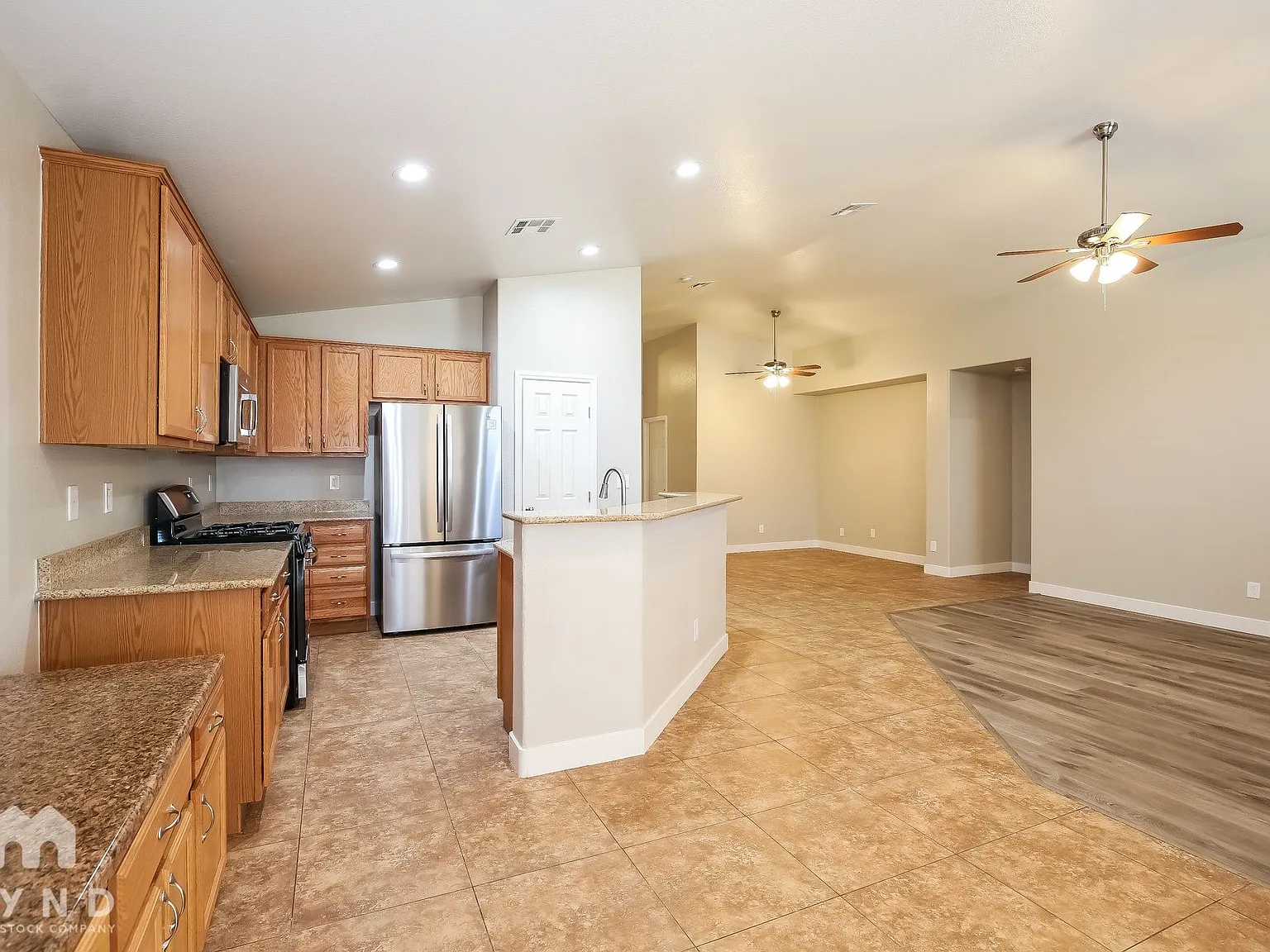 3 bed, 2.0 bath, 1650 sqft, $2,005 — Photo 3