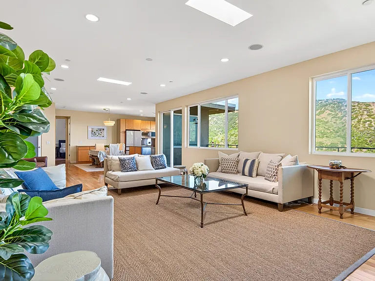 4302 Ocean View Dr — Photo 14