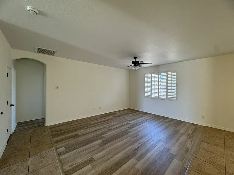 4263 E Medicine Bend Rd — Photo 3