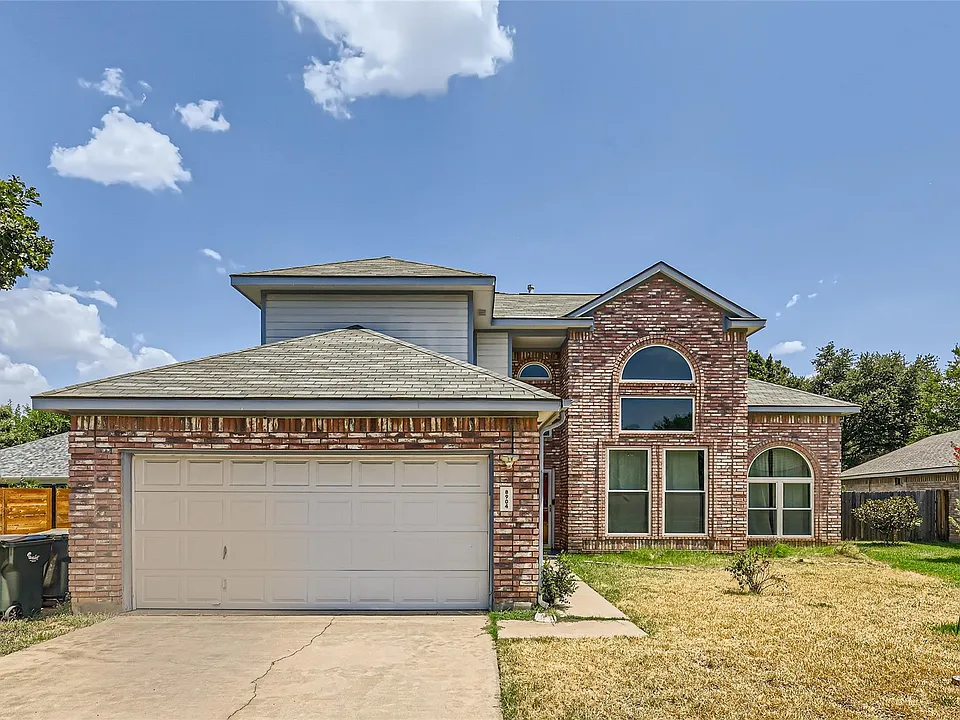 8904 Marthas Dr