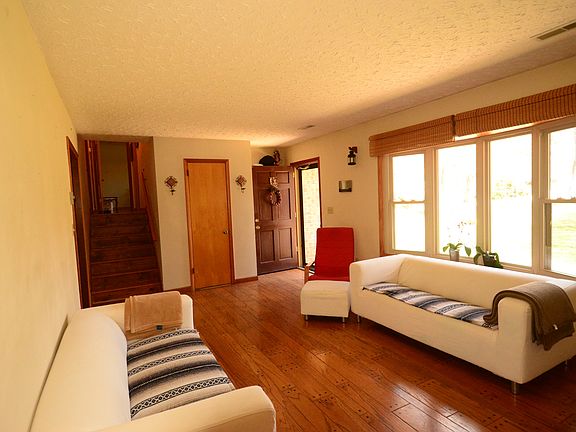 4th image of 700 Broce Dr