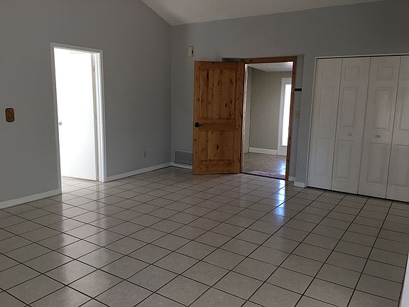 4th image of 4901 W Manatee Dr