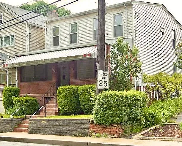 125 Hawthorne Ave — Photo 1