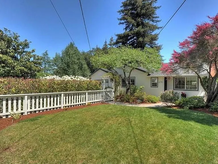 675 Middle Ave — Photo 17