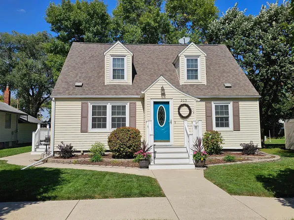203 3rd Ave E, Lamberton, MN 56152