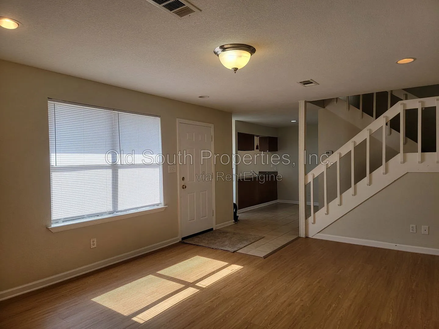 2 bed, 2.5 bath, 1164 sqft, $1,300 — Photo 4