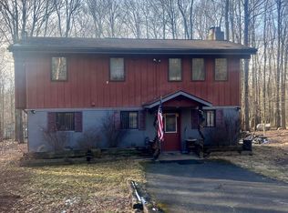 65 Livingston Ln, Gouldsboro, PA 18424