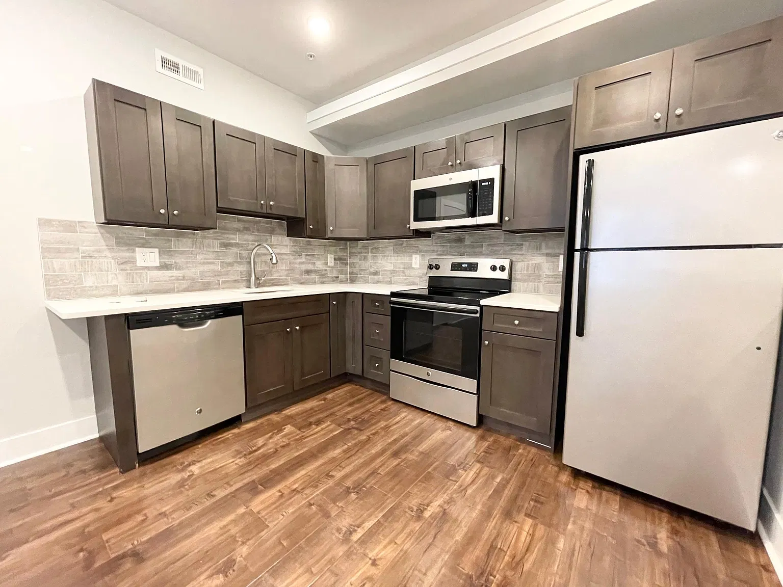 1 bed, 840 sqft, $1,450 — Photo 3