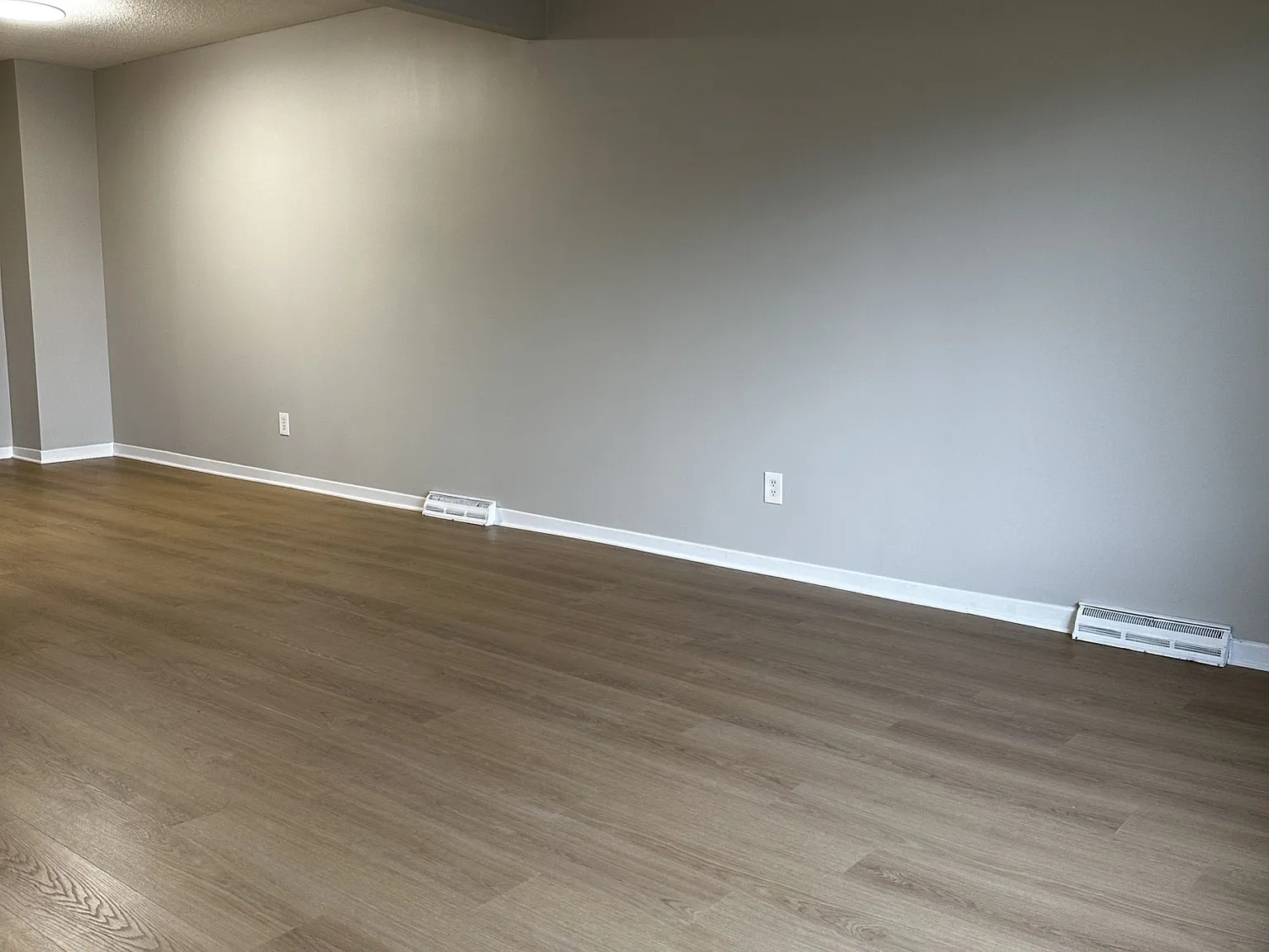 4 bed, $2,400 — Photo 4