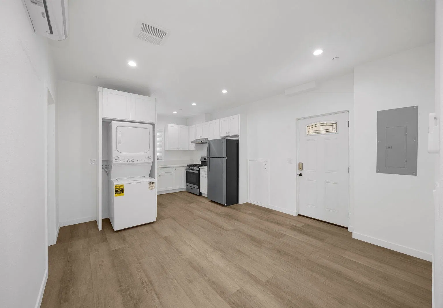 3 bed, 3.0 bath, $4,800 — Photo 3