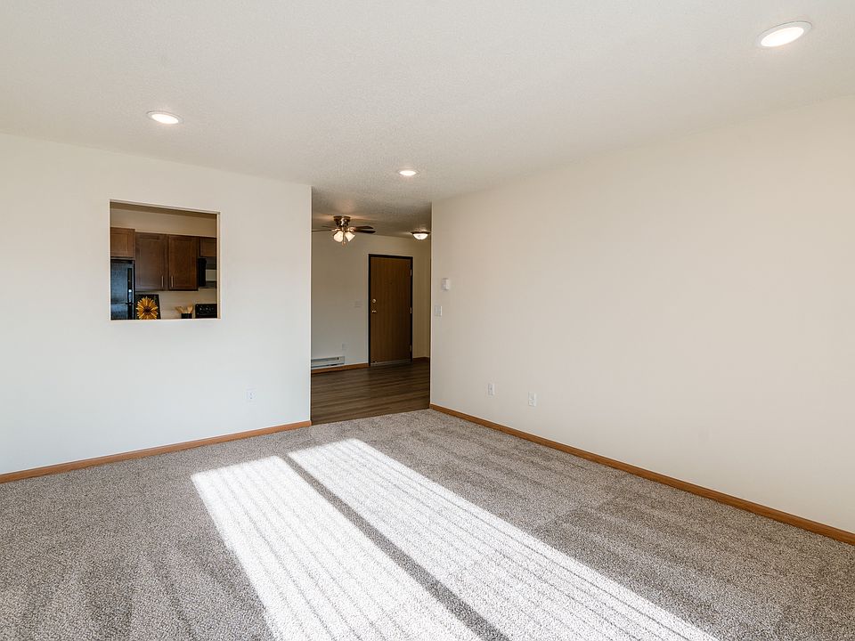 Fargo, ND Eagle Run Apartments | Living