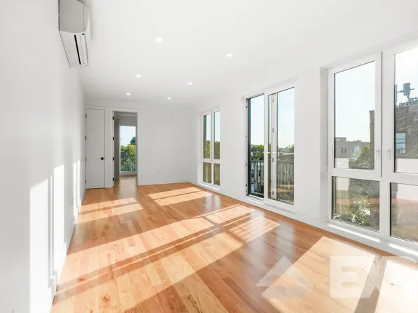 271 East 28th Street image 1 of 8